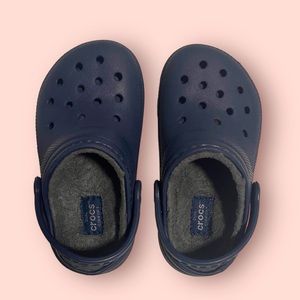 CROCS CLASSIC LINED LITTLE KIDS CLOGS IN NAVY